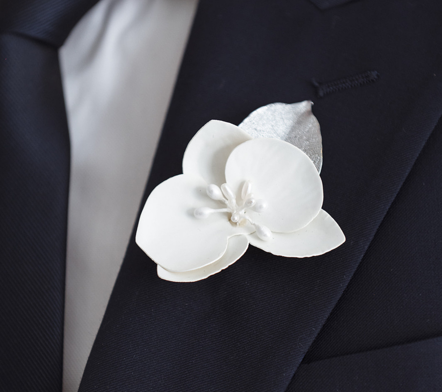 Boutonnier Orquidea Plata