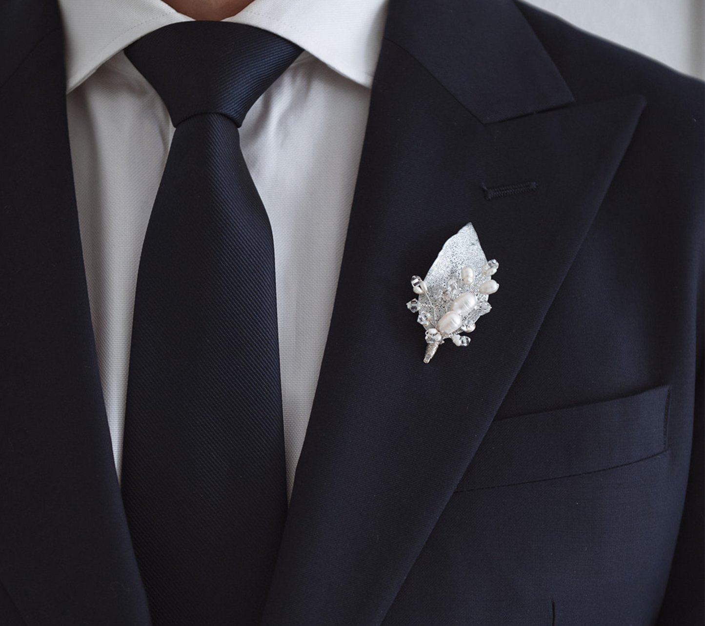 Boutonnier Plata con Cristal